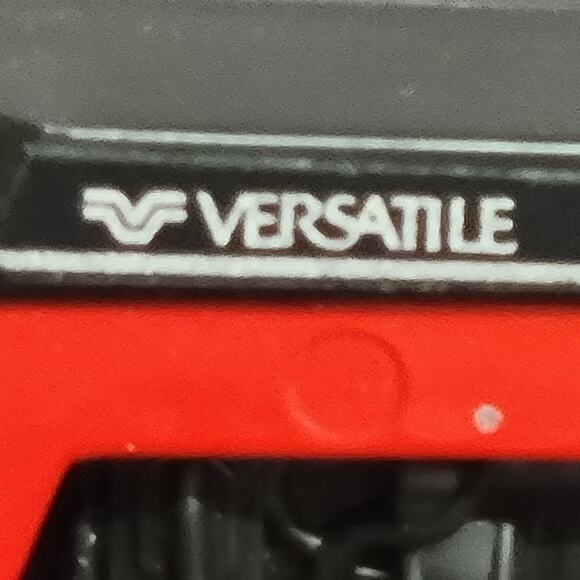 Vintage 1/32 Versatile 256 die-cast/plastic articulating 4wd tractor red/yellow - Picture 4 of 10